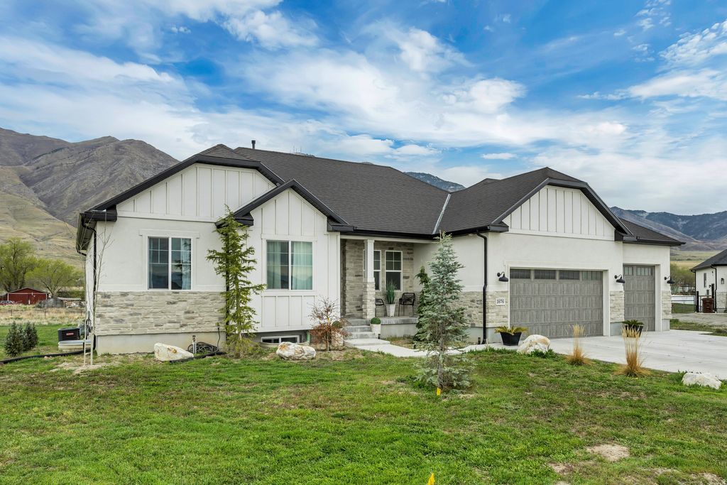 Photo of 1676 E COREYS CT, Lake Point, UT 84074 (MLS # 2146328)