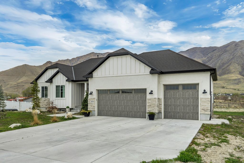 Photo of 1676 E COREYS CT, Lake Point, UT 84074 (MLS # 2146328)