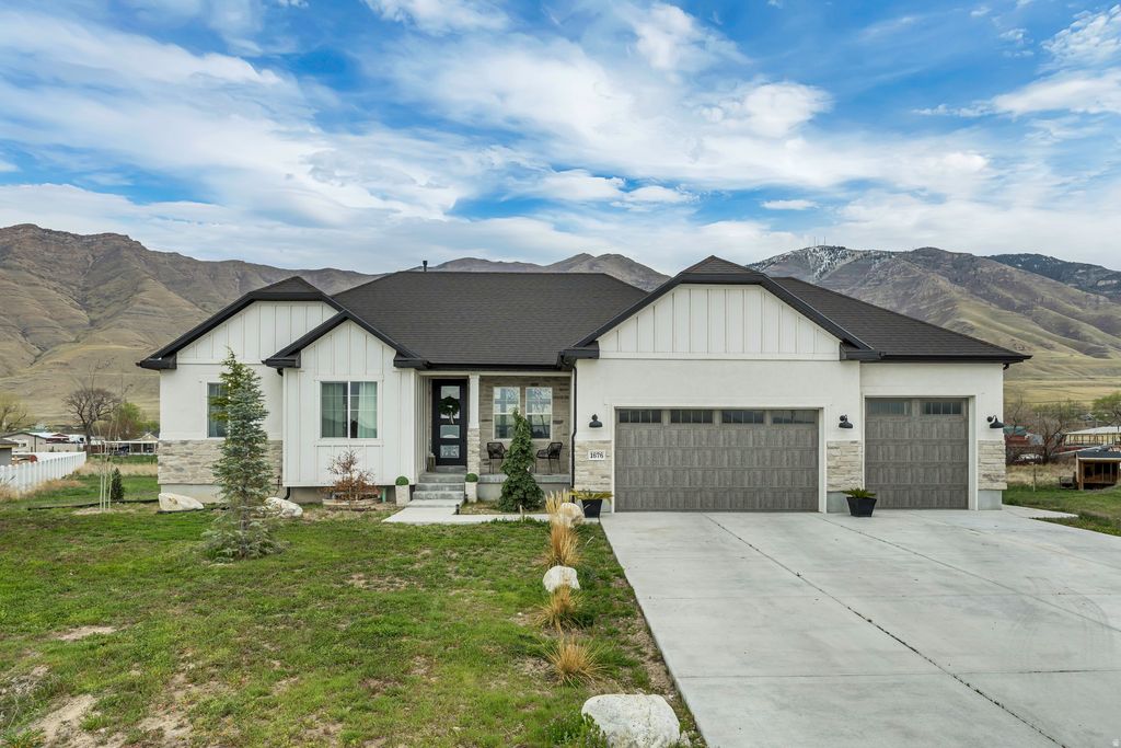 Photo of 1676 E COREYS CT, Lake Point, UT 84074 (MLS # 2146328)