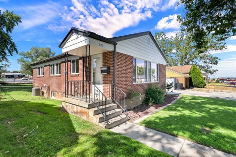 Tiny photo for 321 E 4675 S, Washington Terrace, UT 84405 (MLS # 2170335)