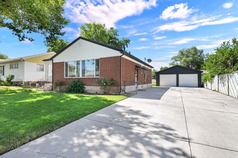 Tiny photo for 321 E 4675 S, Washington Terrace, UT 84405 (MLS # 2170335)
