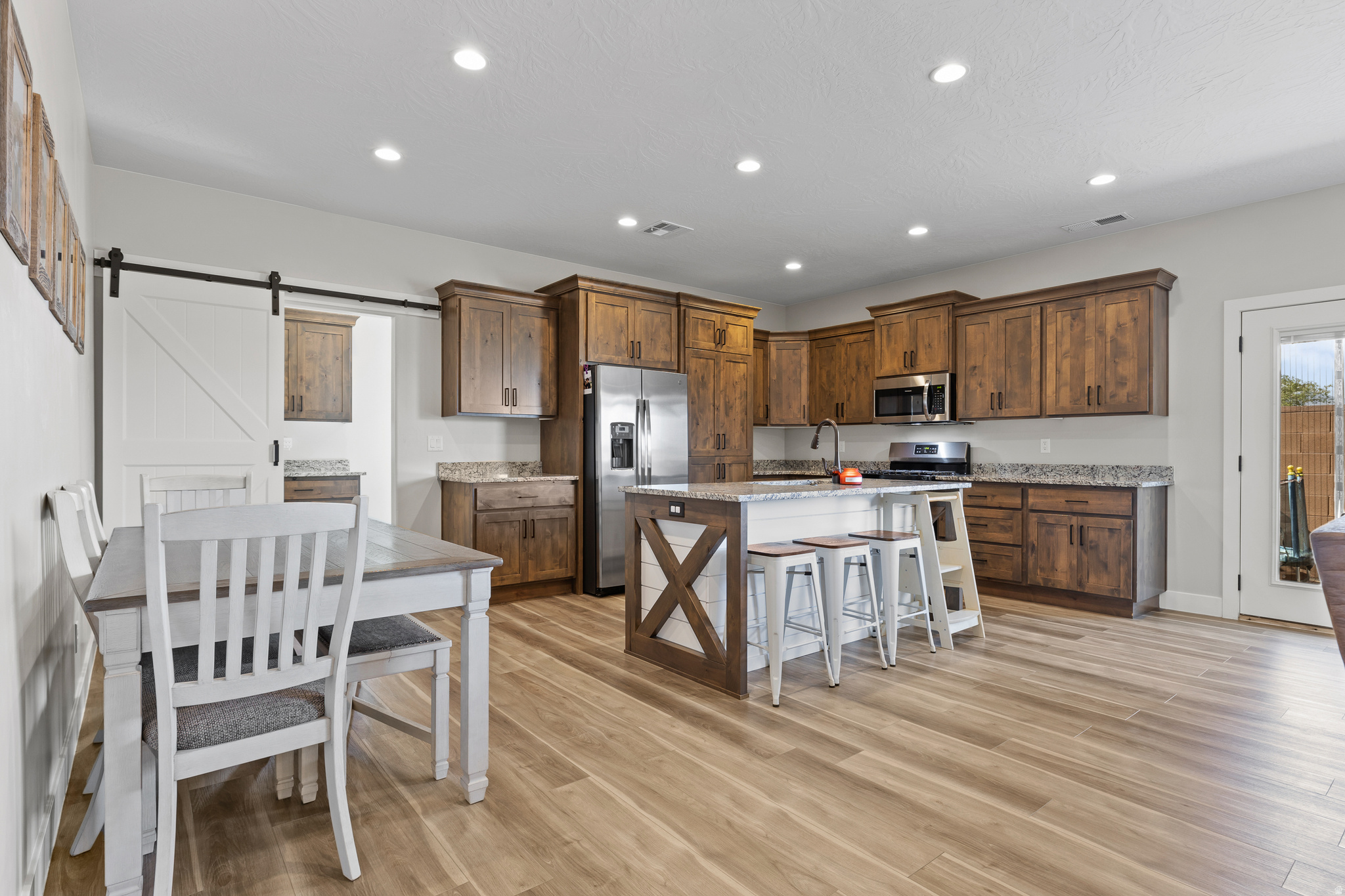 POINT BREAK - Residential