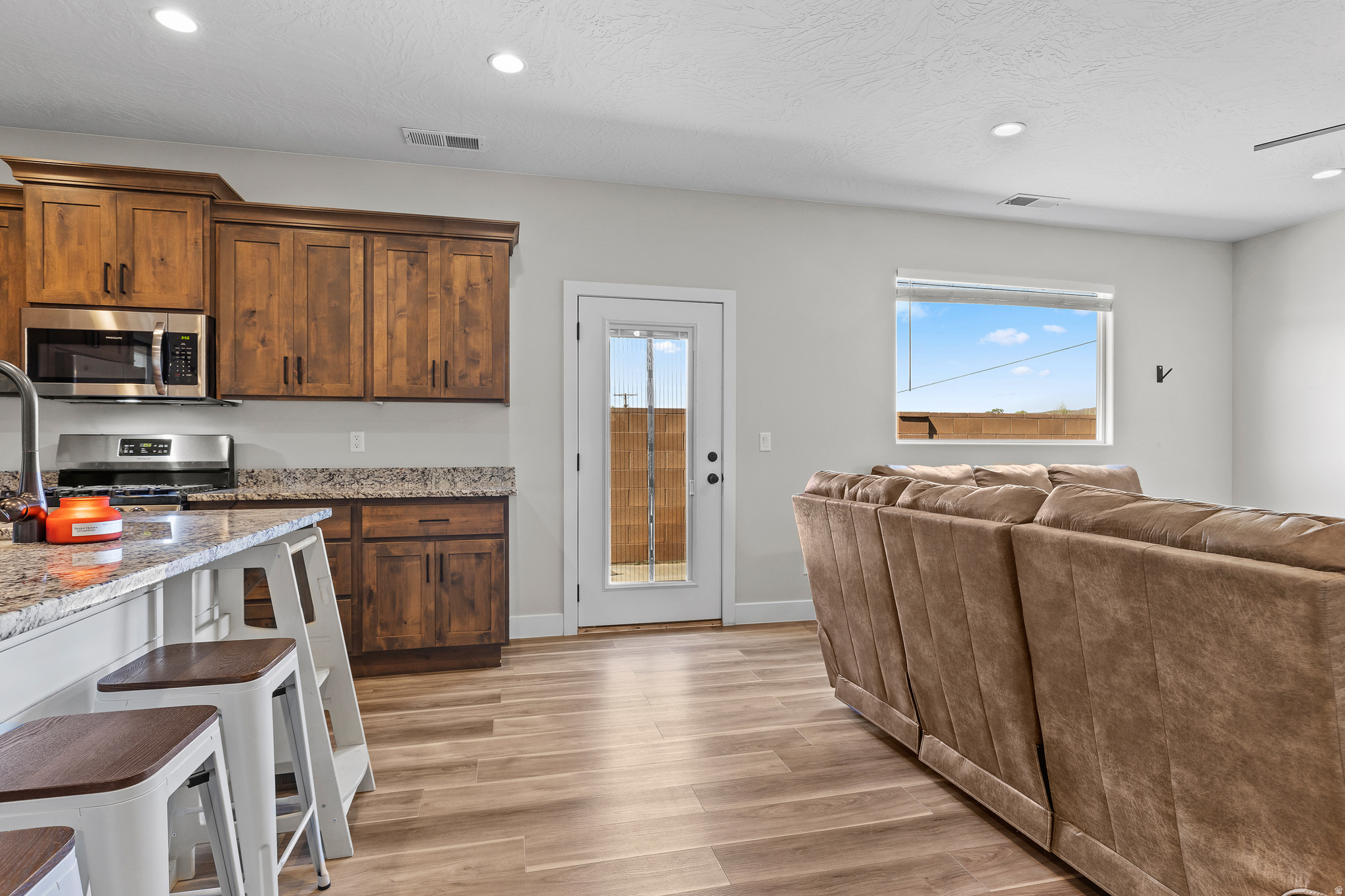 POINT BREAK - Residential