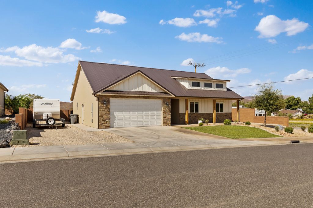 Photo of 1772 W 150 S, Hurricane, UT 84737 (MLS # 2136652)