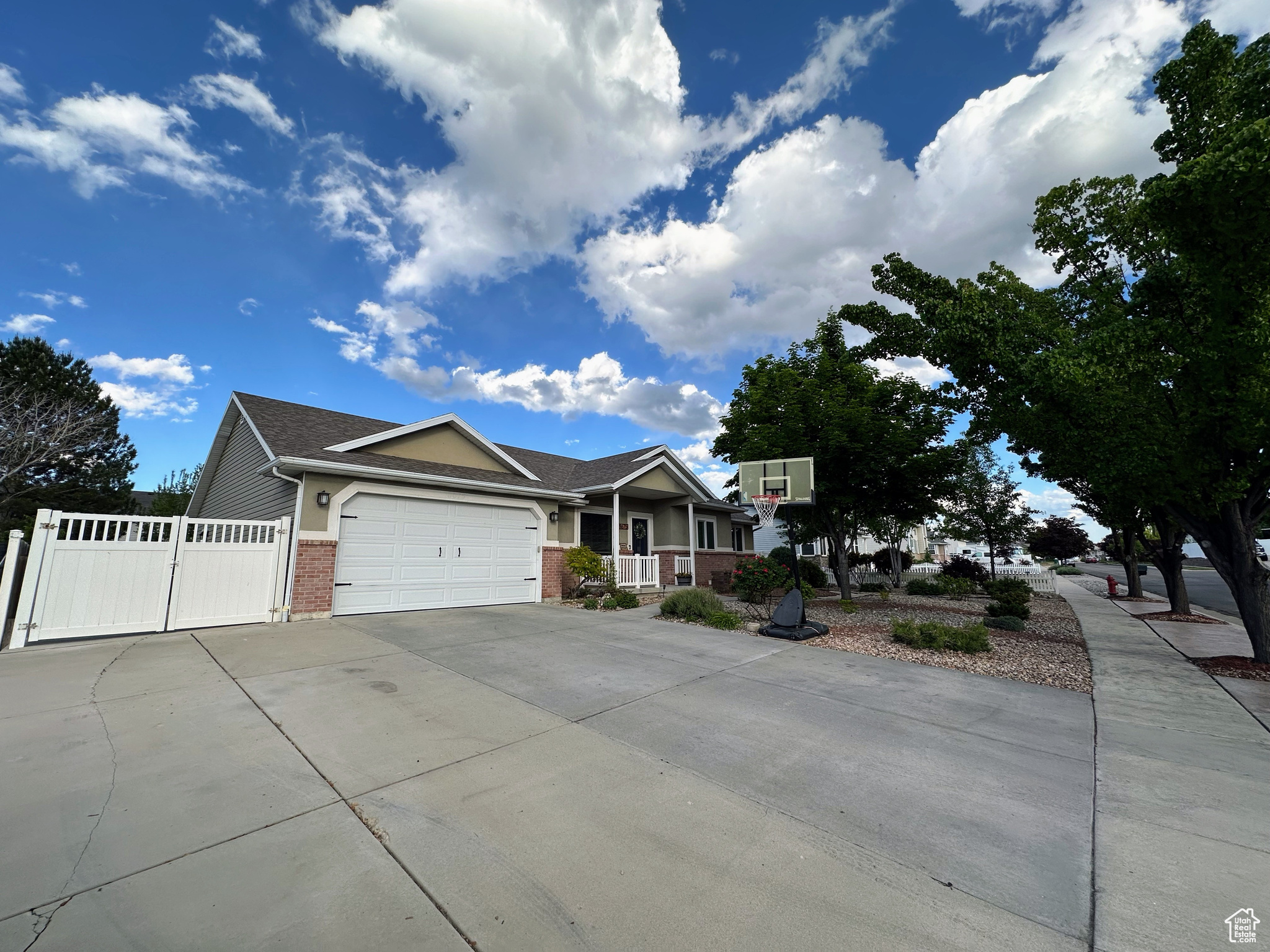 8675 S Pebblecreek Rd, West Jordan, Utah image 4