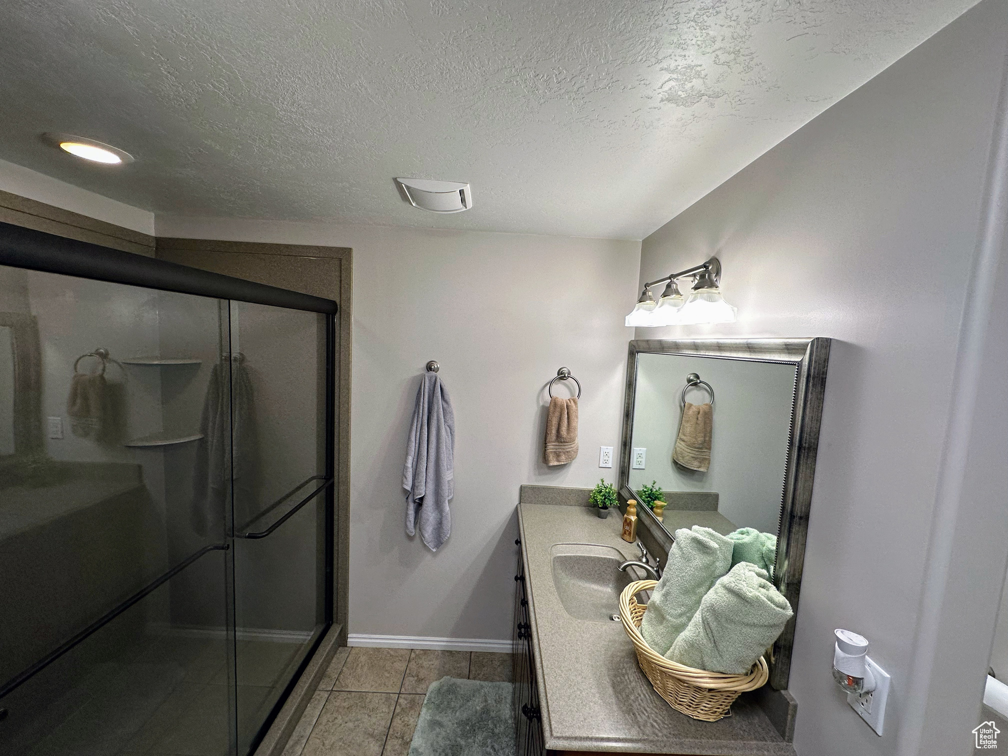 8675 S Pebblecreek Rd, West Jordan, Utah image 32