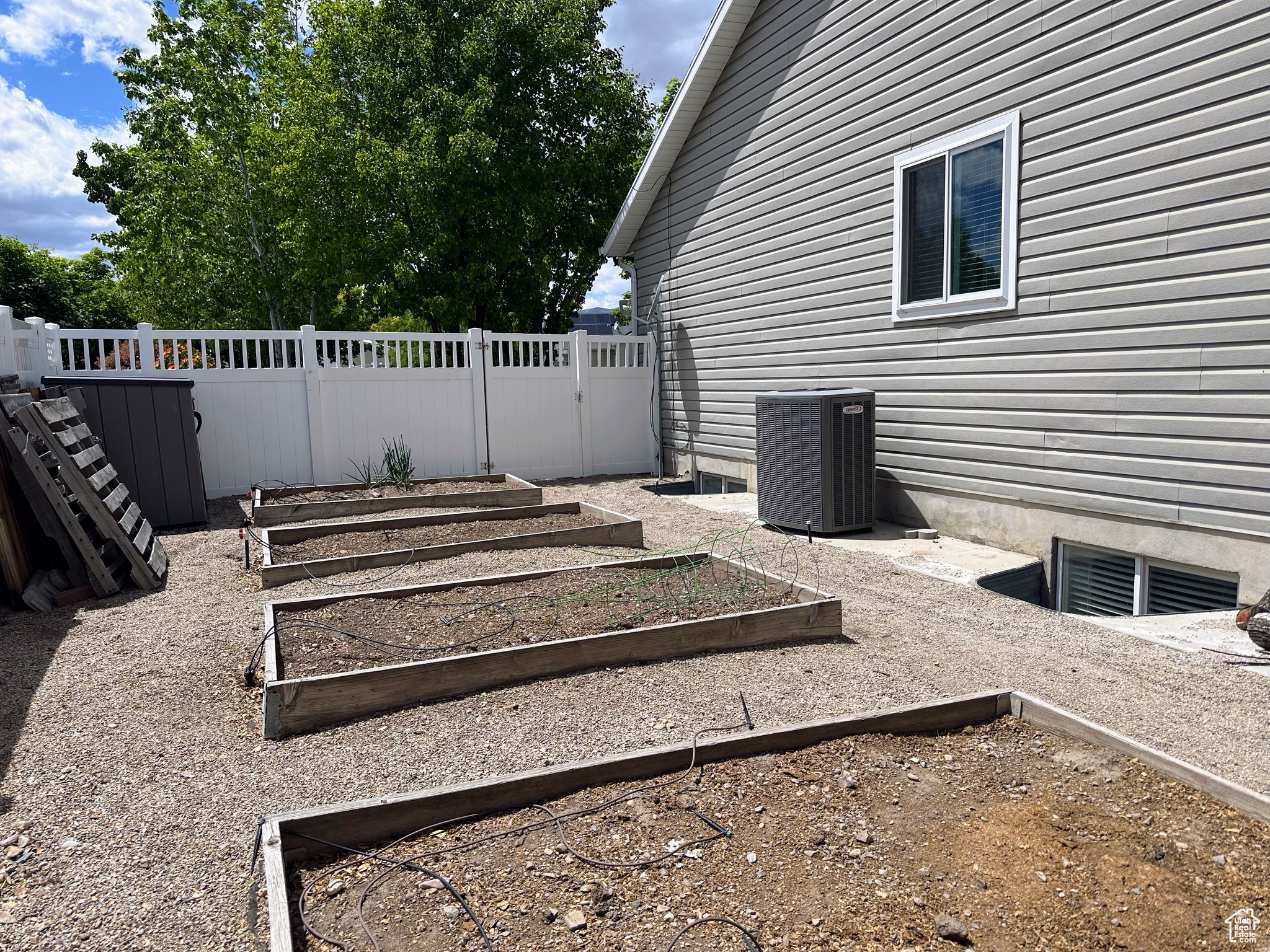 8675 S Pebblecreek Rd, West Jordan, Utah image 39