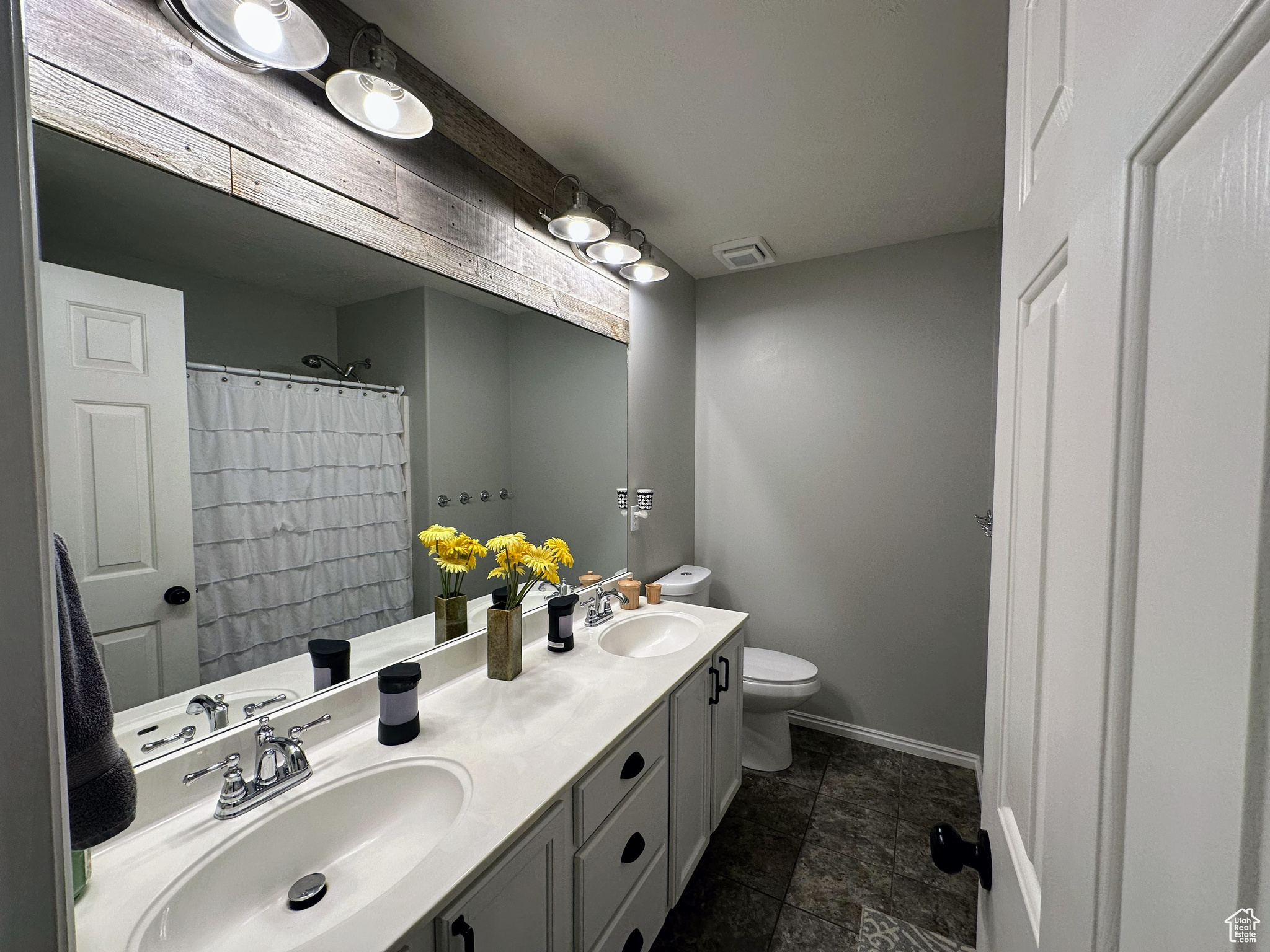 8675 S Pebblecreek Rd, West Jordan, Utah image 28