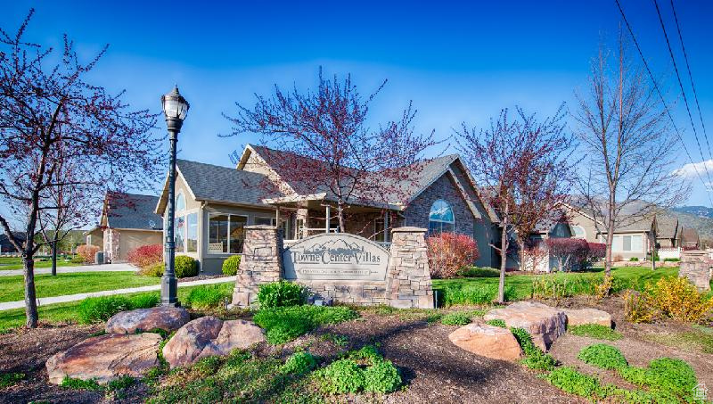 TOWNE CENTER VILLAS - Residential