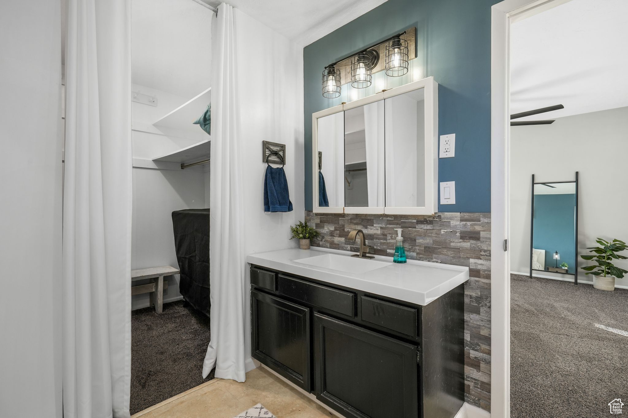 WHITE CITY - Residential