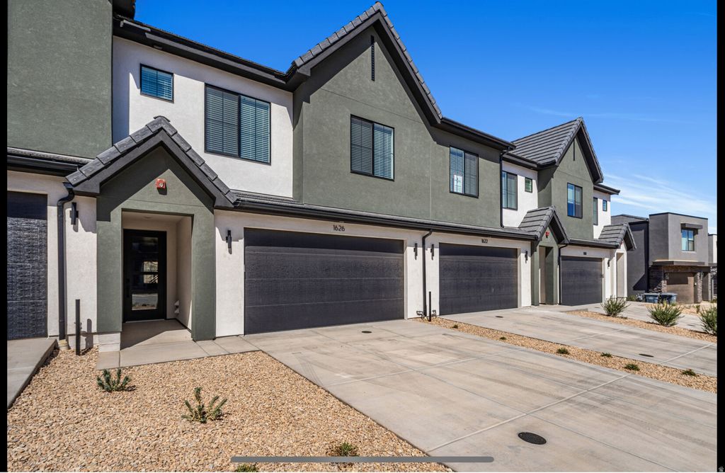 Photo of 1626 S RIPPLE ROCK DR, Washington, UT 84780 (MLS # 2124876)