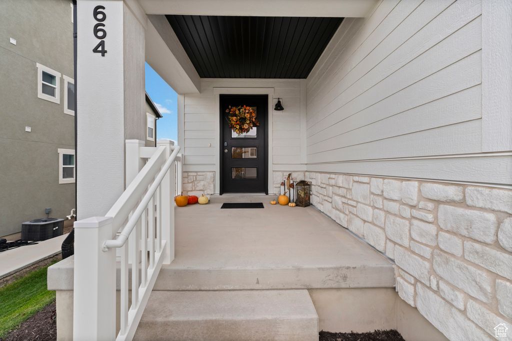 Photo of 664 N HIDDLESTON DR, Saratoga Springs, UT 84045 (MLS # 2119661)