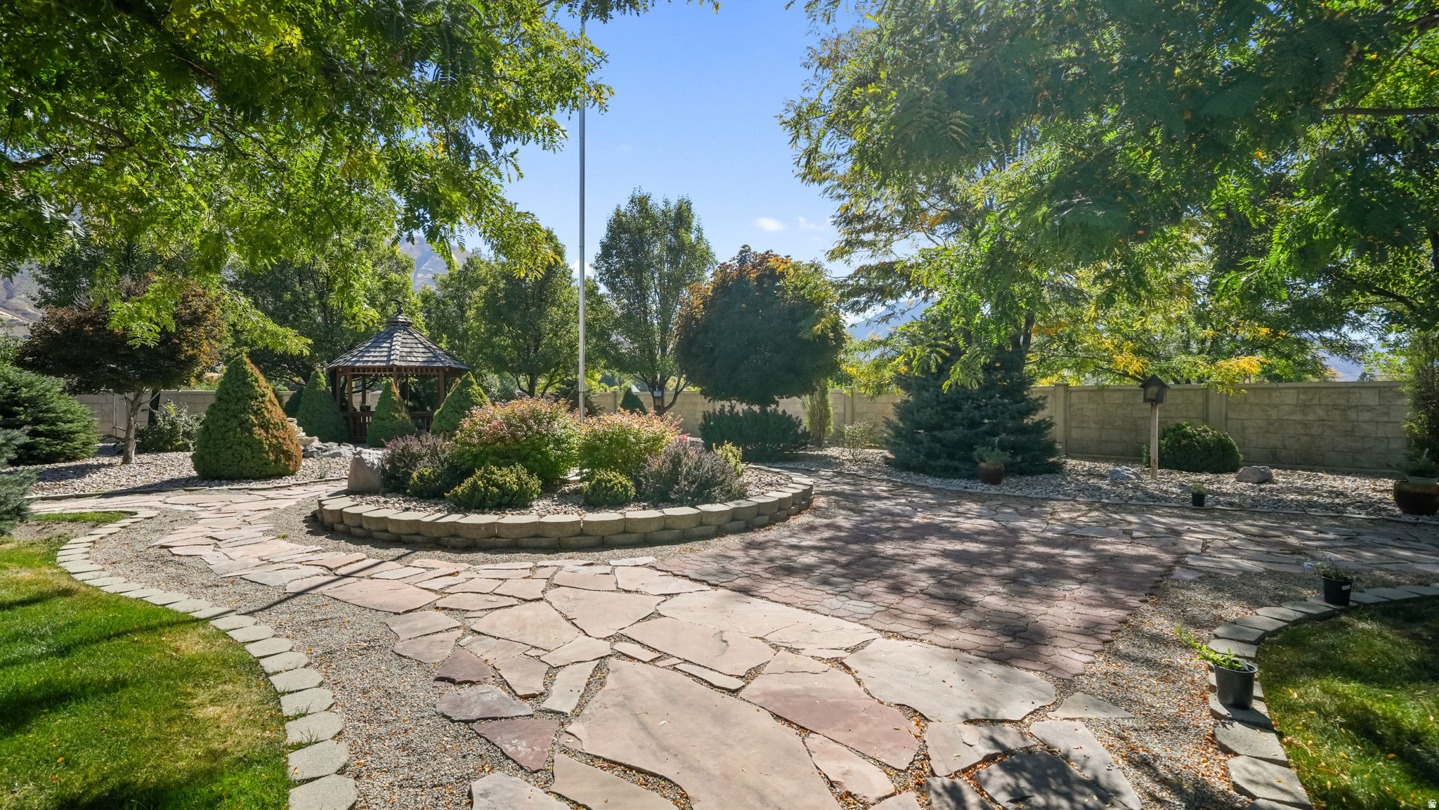 PARK MEADOWS - Residential