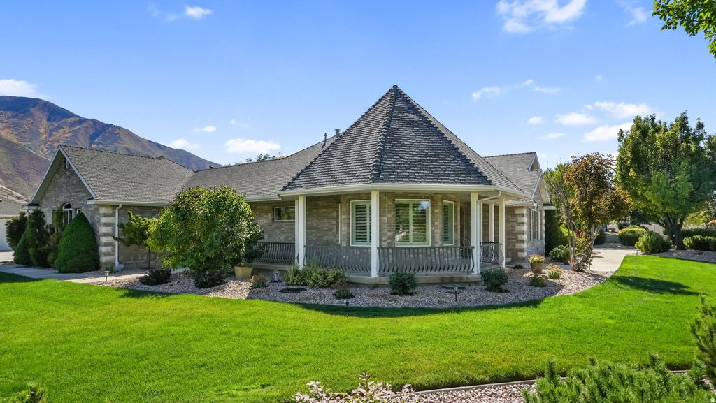 Photo of 1325 W PARK MEADOWS DR, Mapleton, UT 84664 (MLS # 2150934)