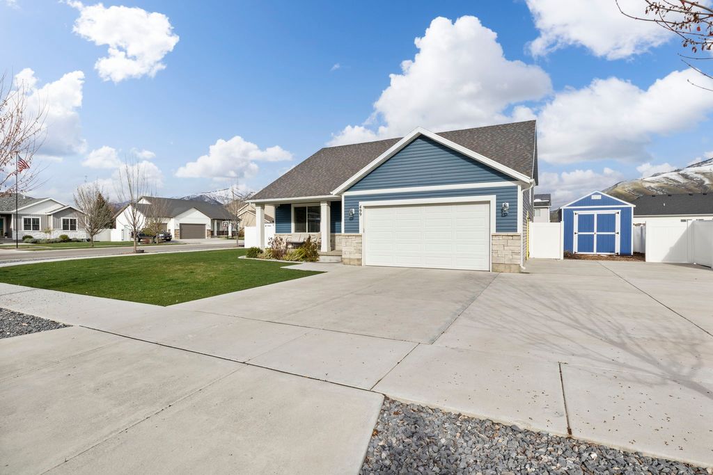 Photo of 499 S 655 E, Hyrum, UT 84319 (MLS # 2148289)