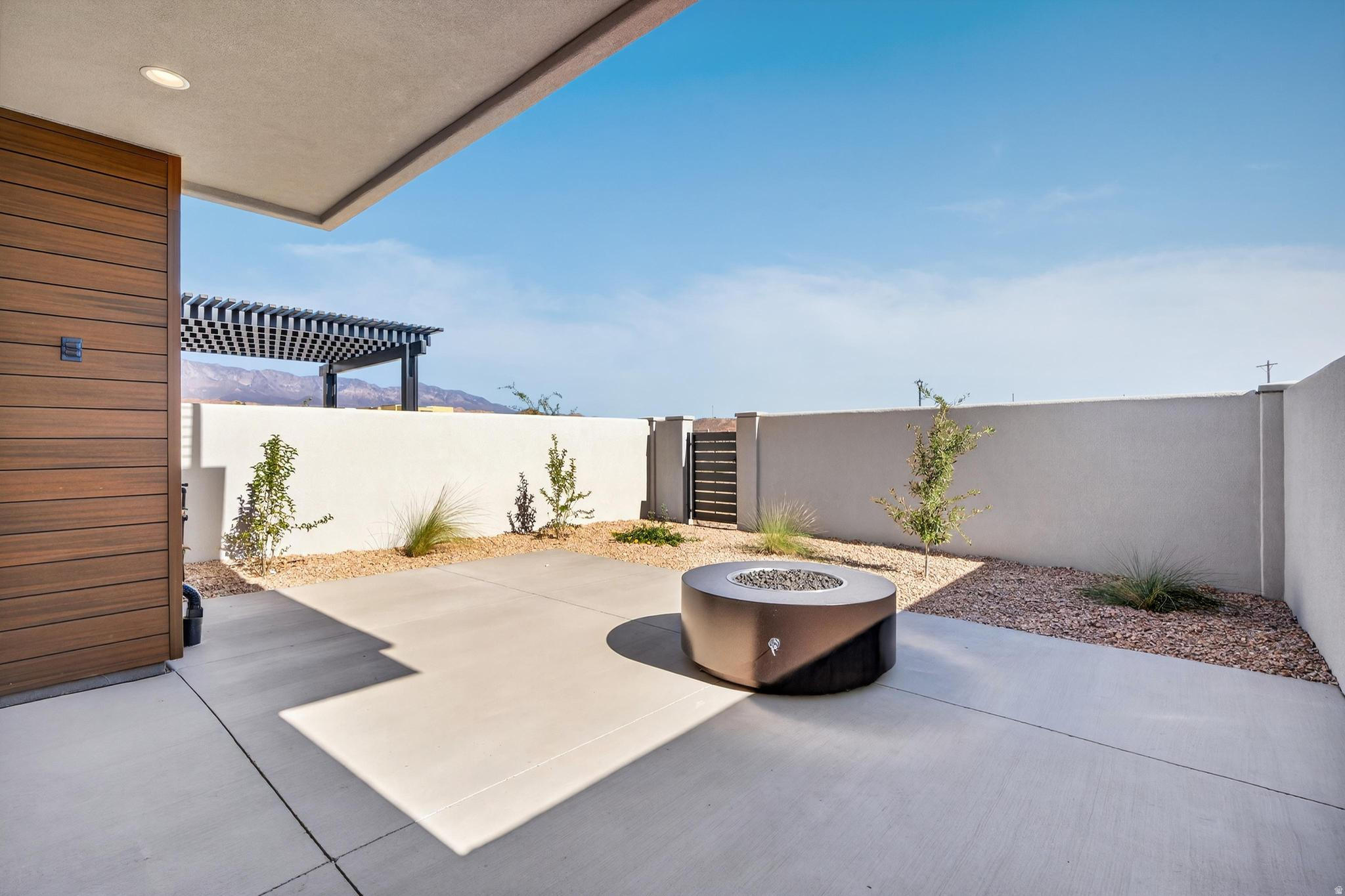 ISLAND AT CORAL CANYON - Residential