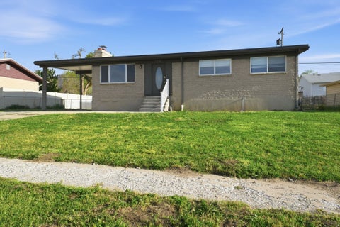 Photo of 698 E OQUIRRH AVE, Tooele, UT 84074 (MLS # 2154488)