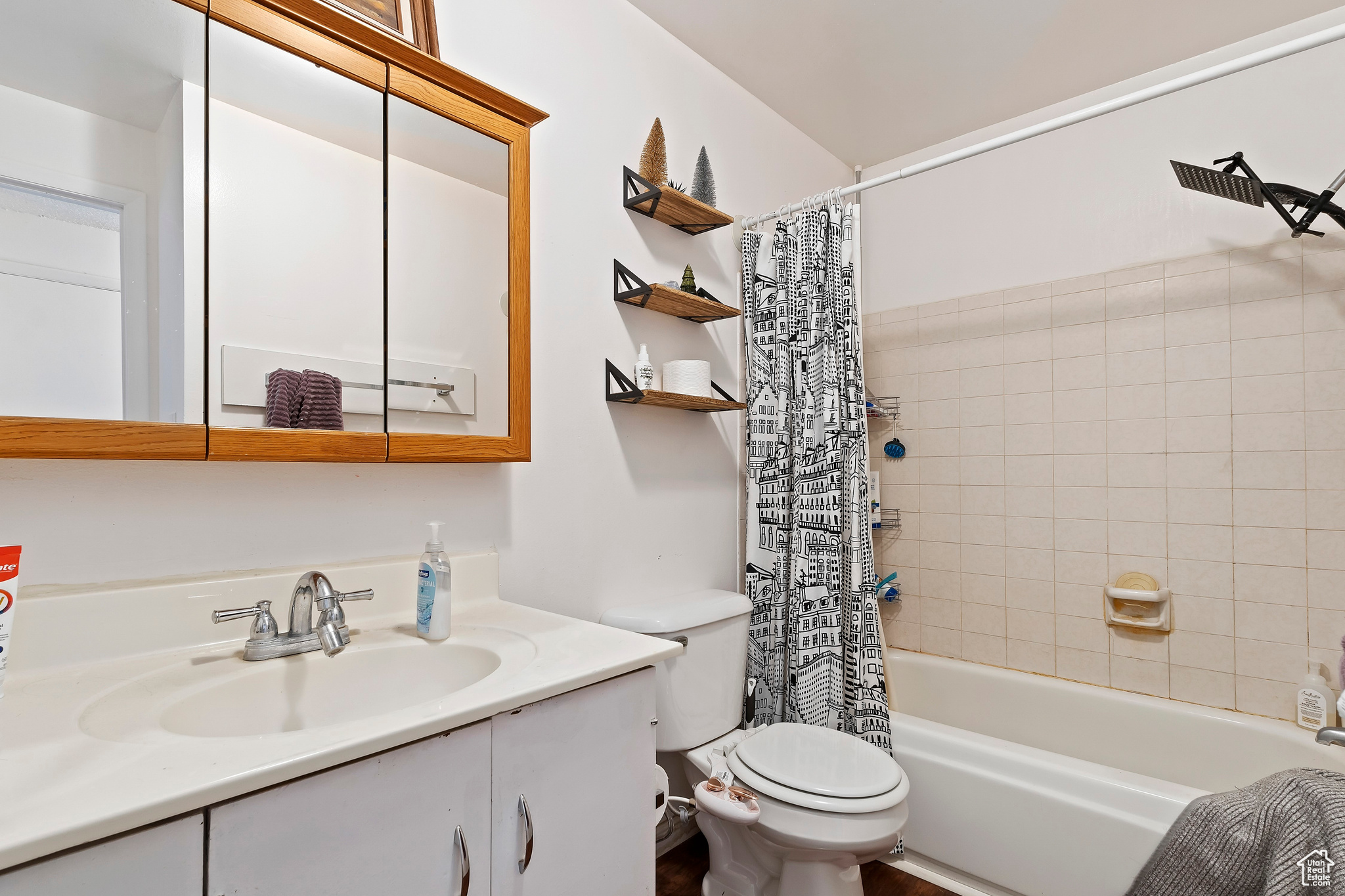 HOWELLSVILLE - Residential Income