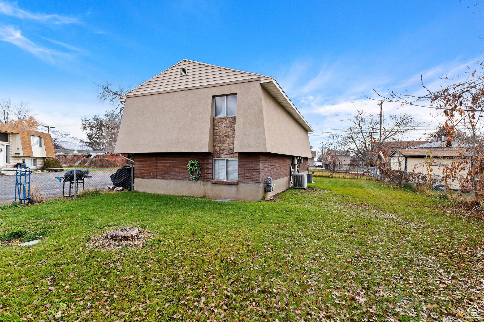 HOWELLSVILLE - Residential Income