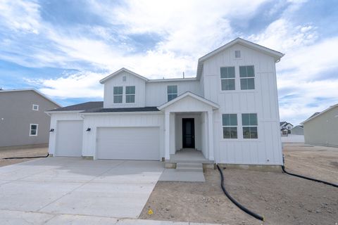 Photo of 2192 E GRANITE LN, Eagle Mountain, UT 84005 (MLS # 2143019)