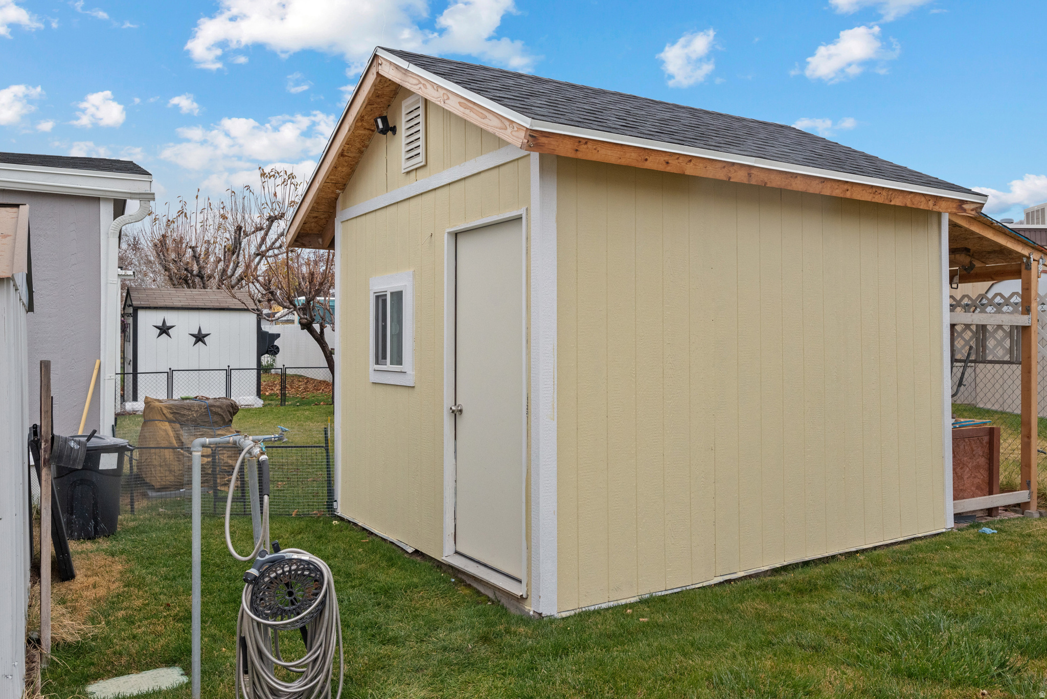 COUNTRY MEADOWS COMMUNITY - Residential