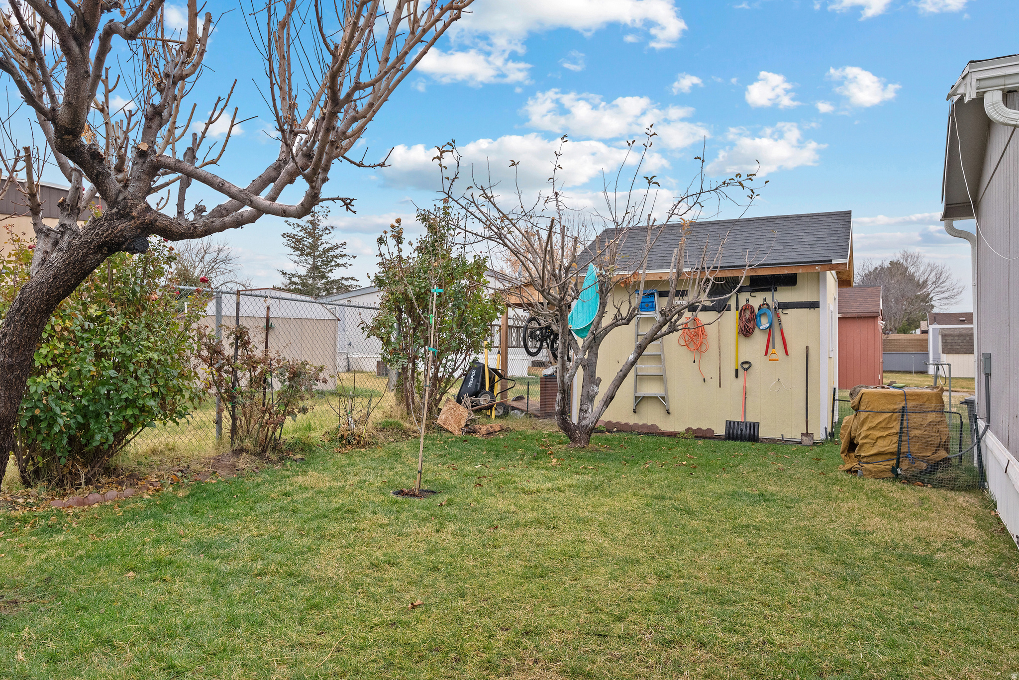 COUNTRY MEADOWS COMMUNITY - Residential