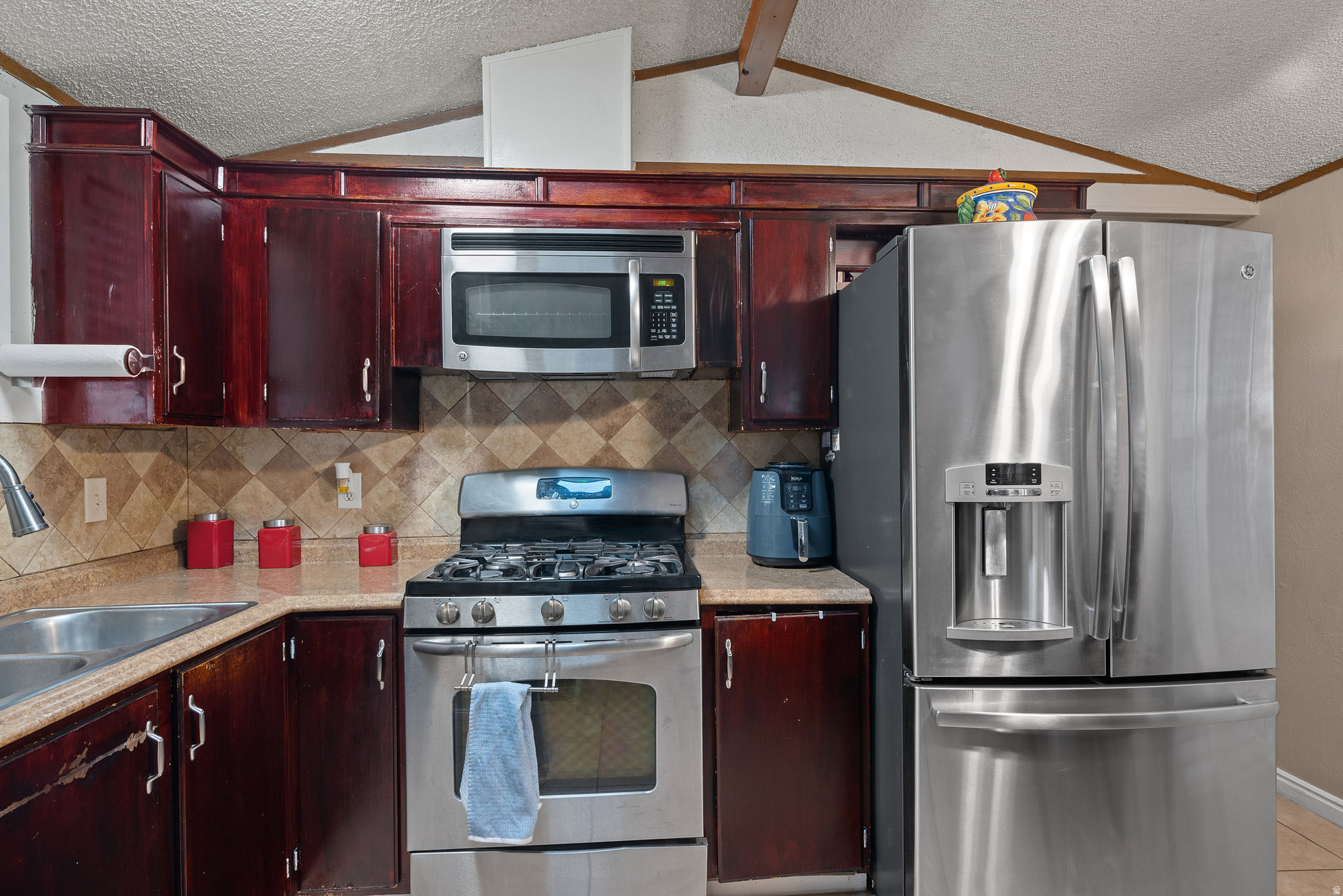 COUNTRY MEADOWS COMMUNITY - Residential