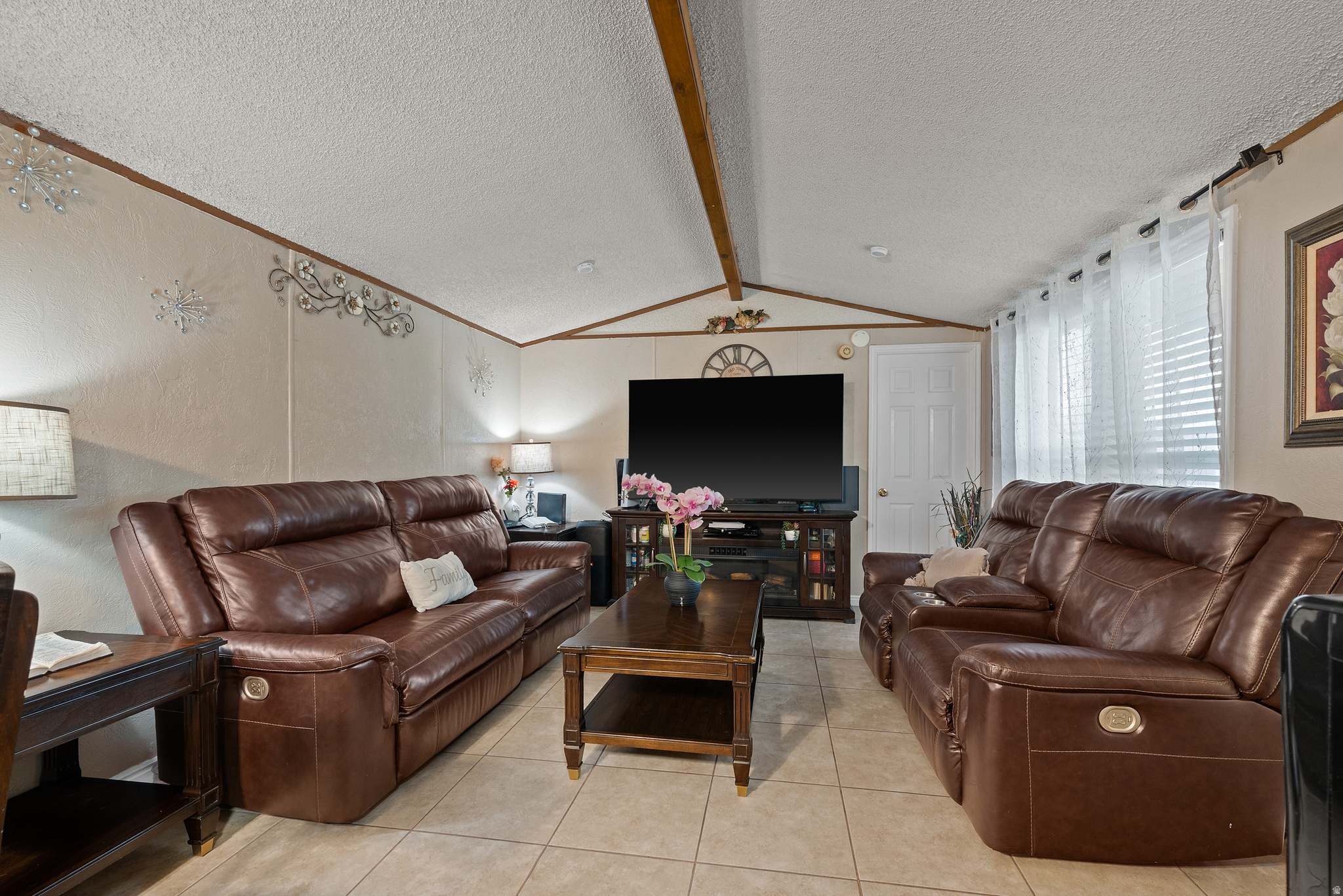 COUNTRY MEADOWS COMMUNITY - Residential