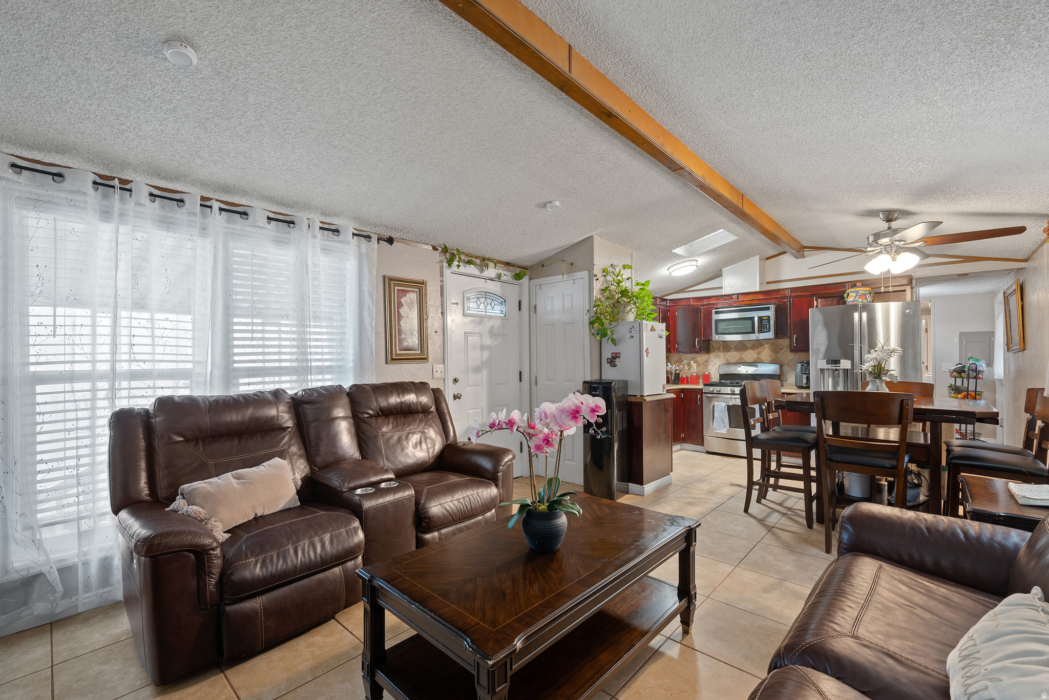 COUNTRY MEADOWS COMMUNITY - Residential