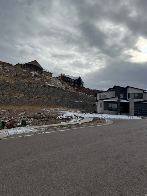 Photo of 951 S WINTER LN #209, North Salt Lake, UT 84054 (MLS # 2125122)
