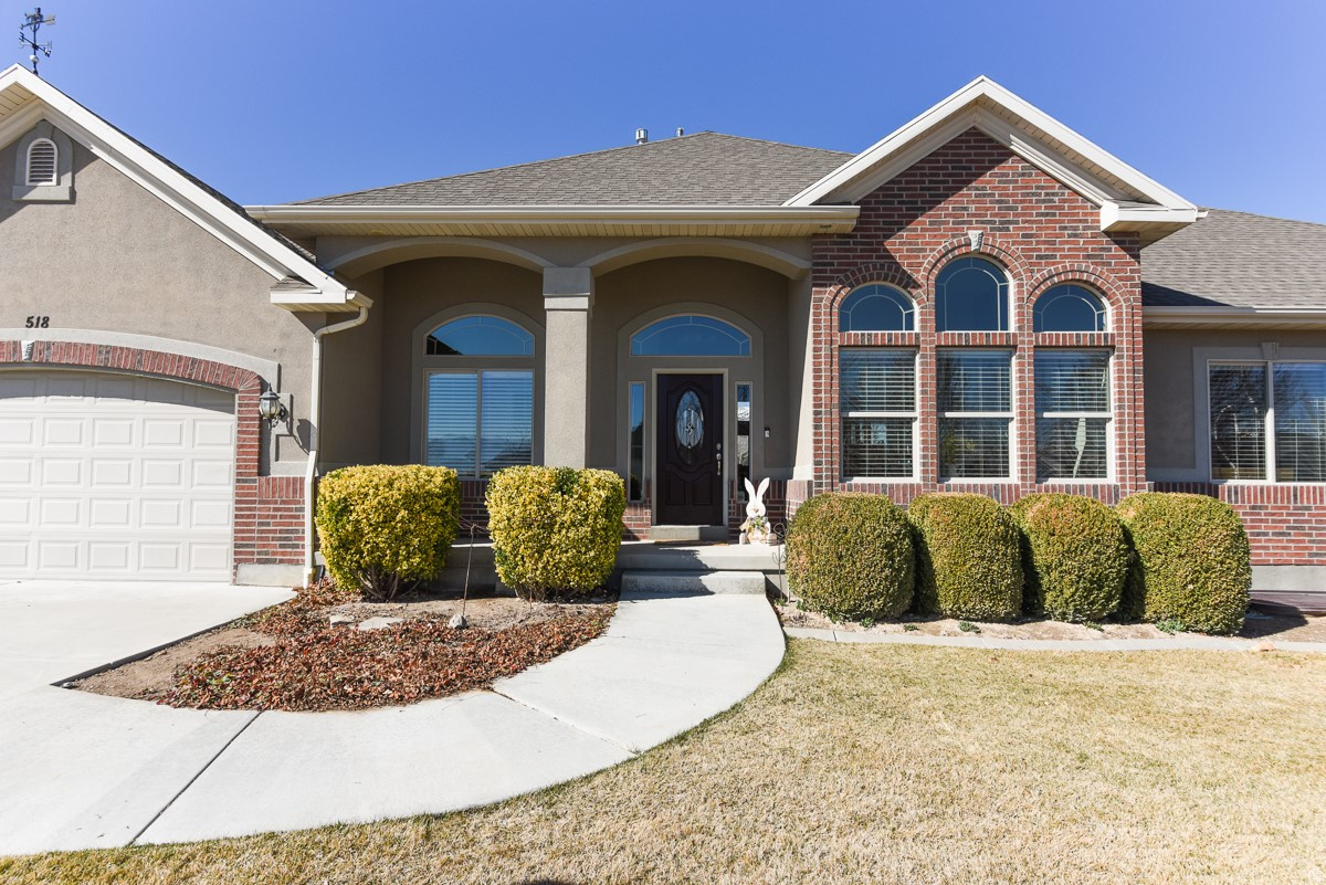 BLAKE MOUNTAIN VIEW EST - Residential