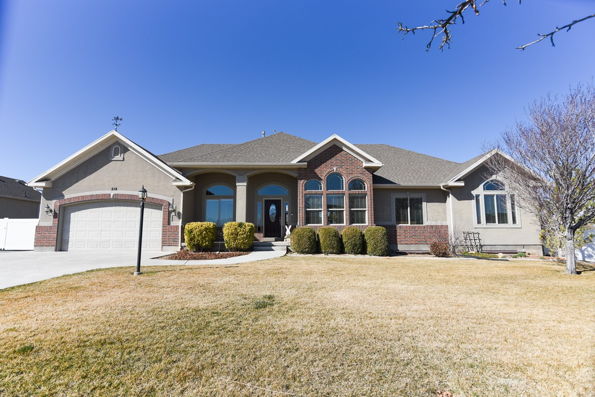 BLAKE MOUNTAIN VIEW EST - Residential