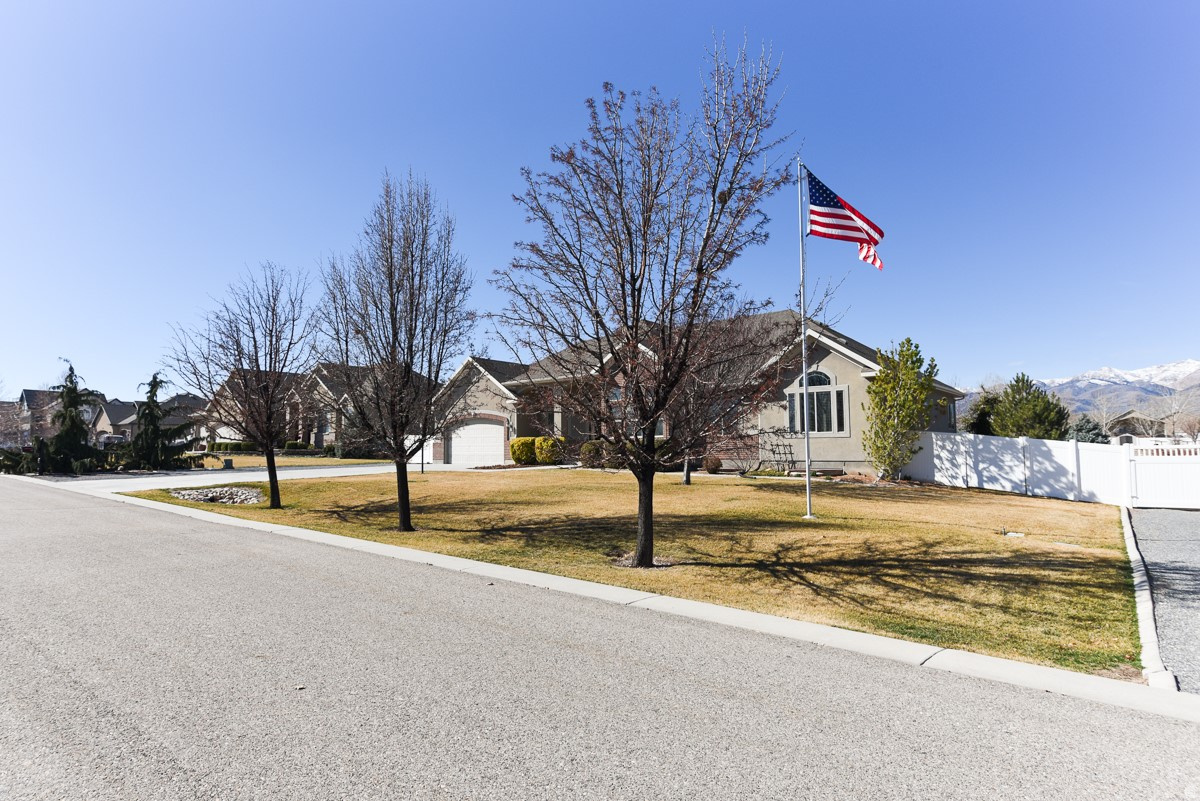 BLAKE MOUNTAIN VIEW EST - Residential