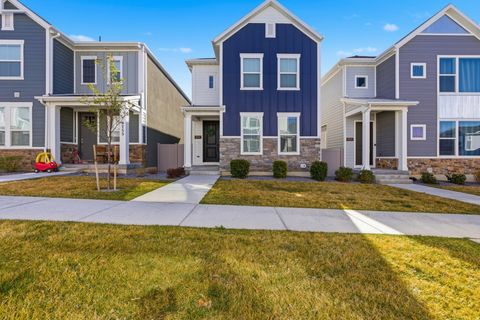 Homes For Sale - 9747 N Ashgrove Ln<br/> Highland, UT 84003