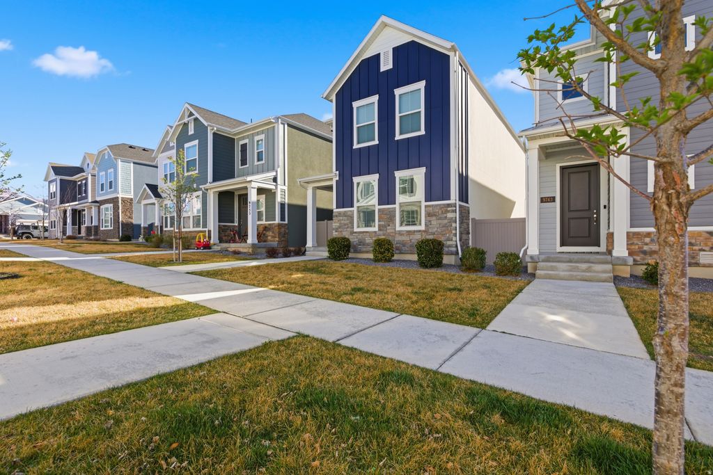 Photo of 9747 N ASHGROVE LN, Highland, UT 84003 (MLS # 2145624)