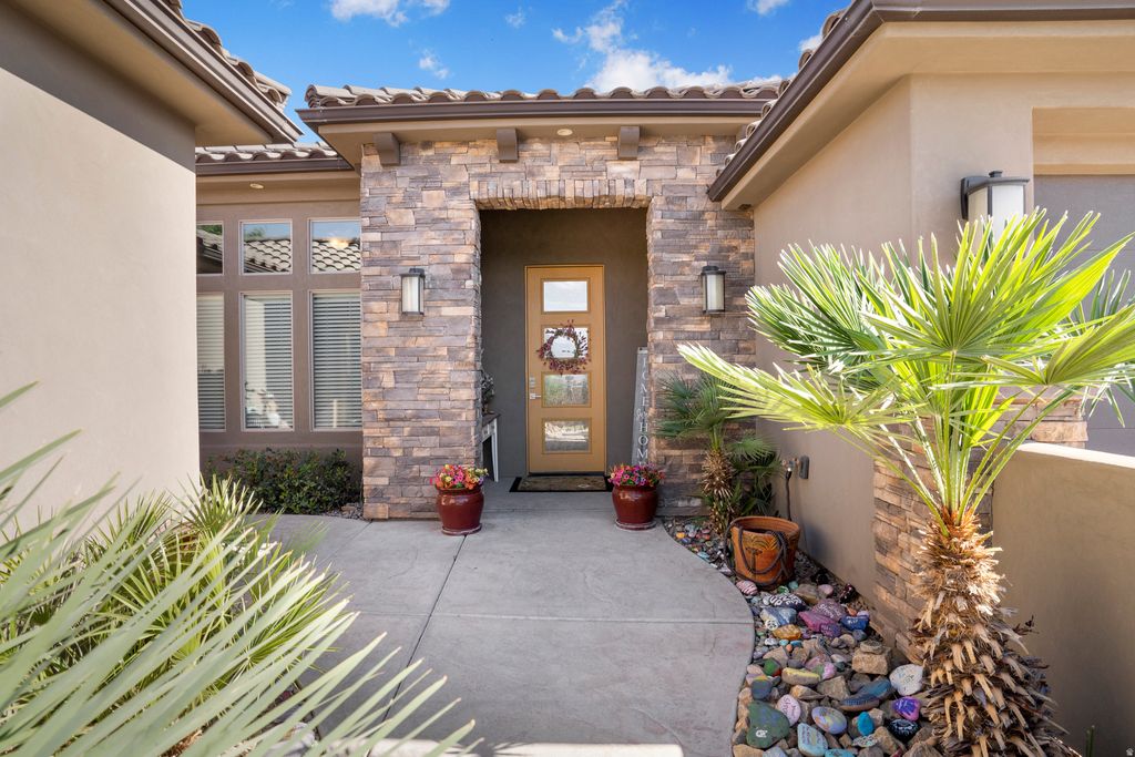 Photo of 2982 E CARMINE DR, Saint George, UT 84790 (MLS # 2160016)
