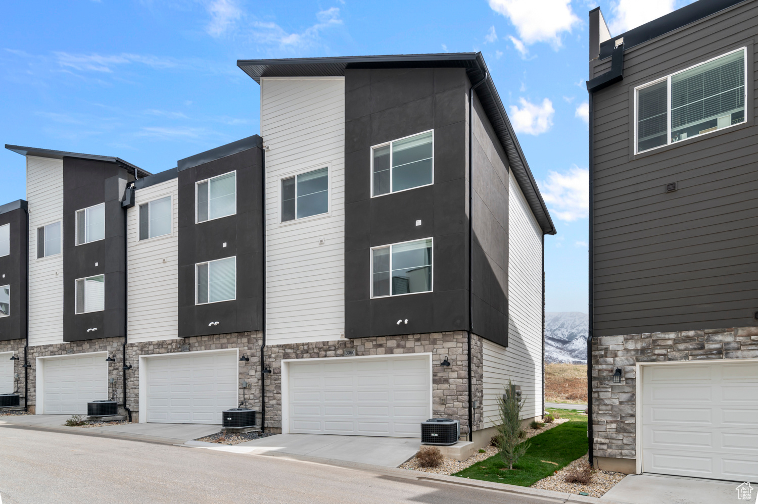 3060 N Bend Ln, Layton, Utah image 2