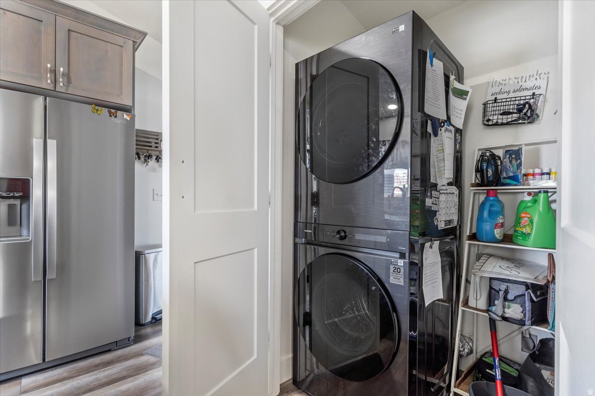 IRON WOOD - Residential