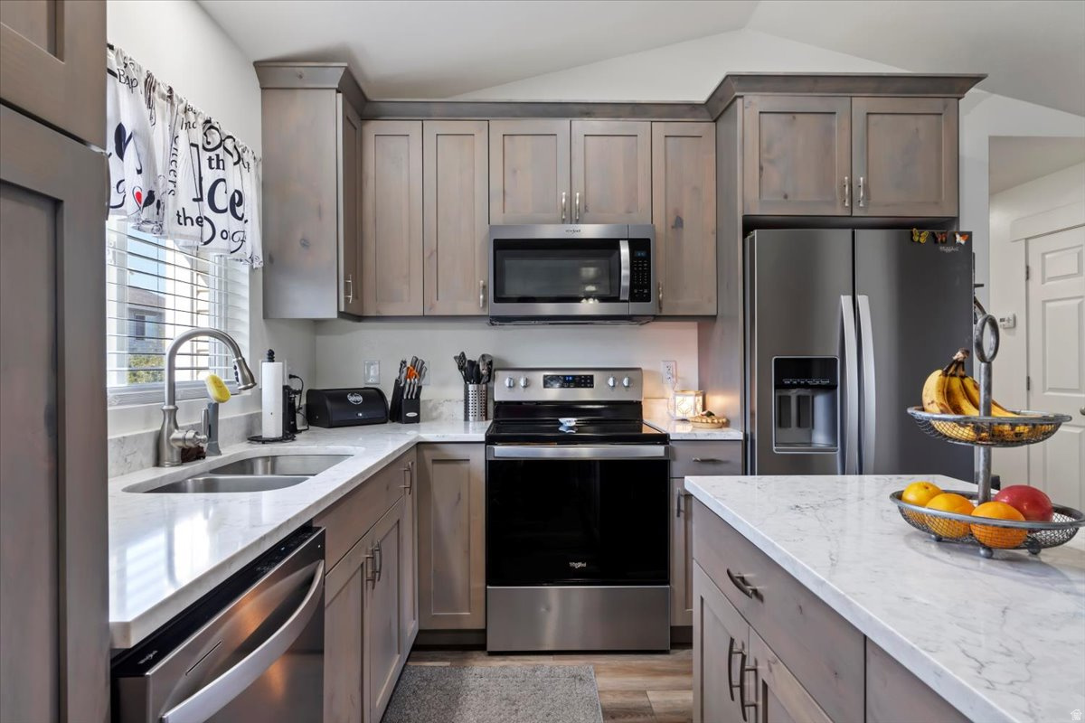 IRON WOOD - Residential