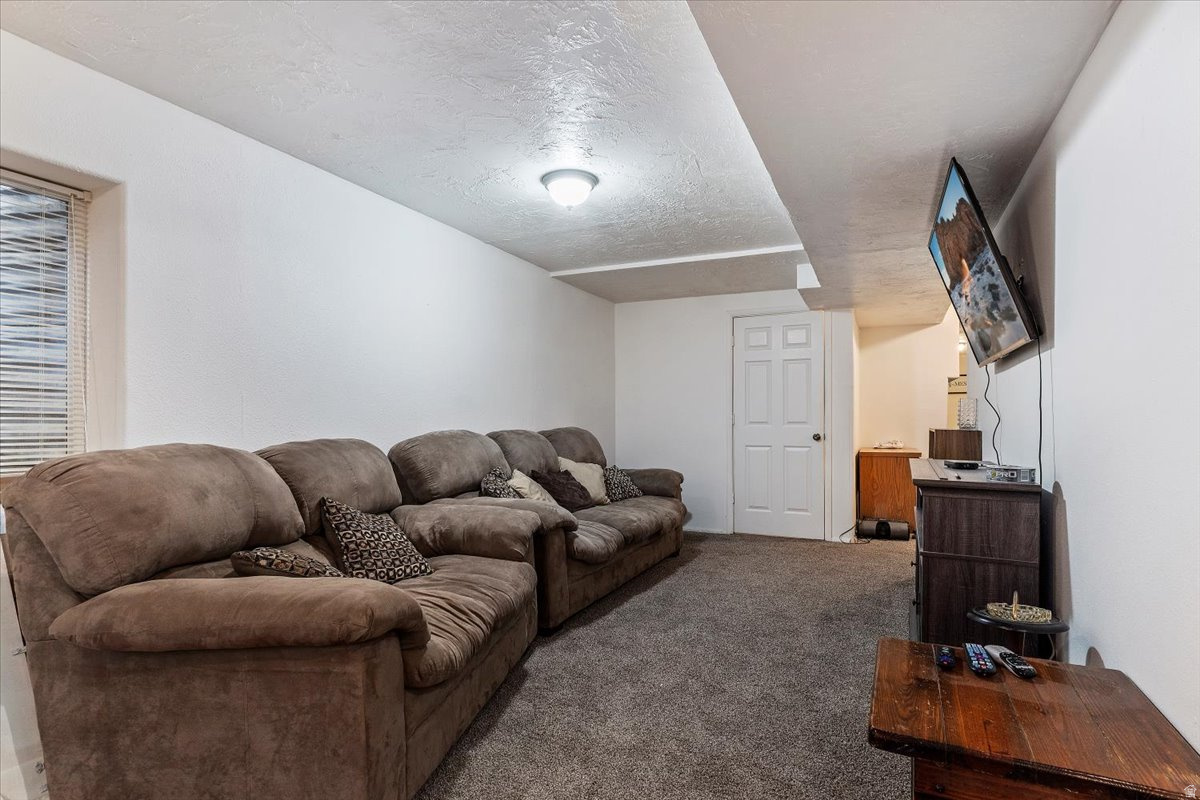 IRON WOOD - Residential