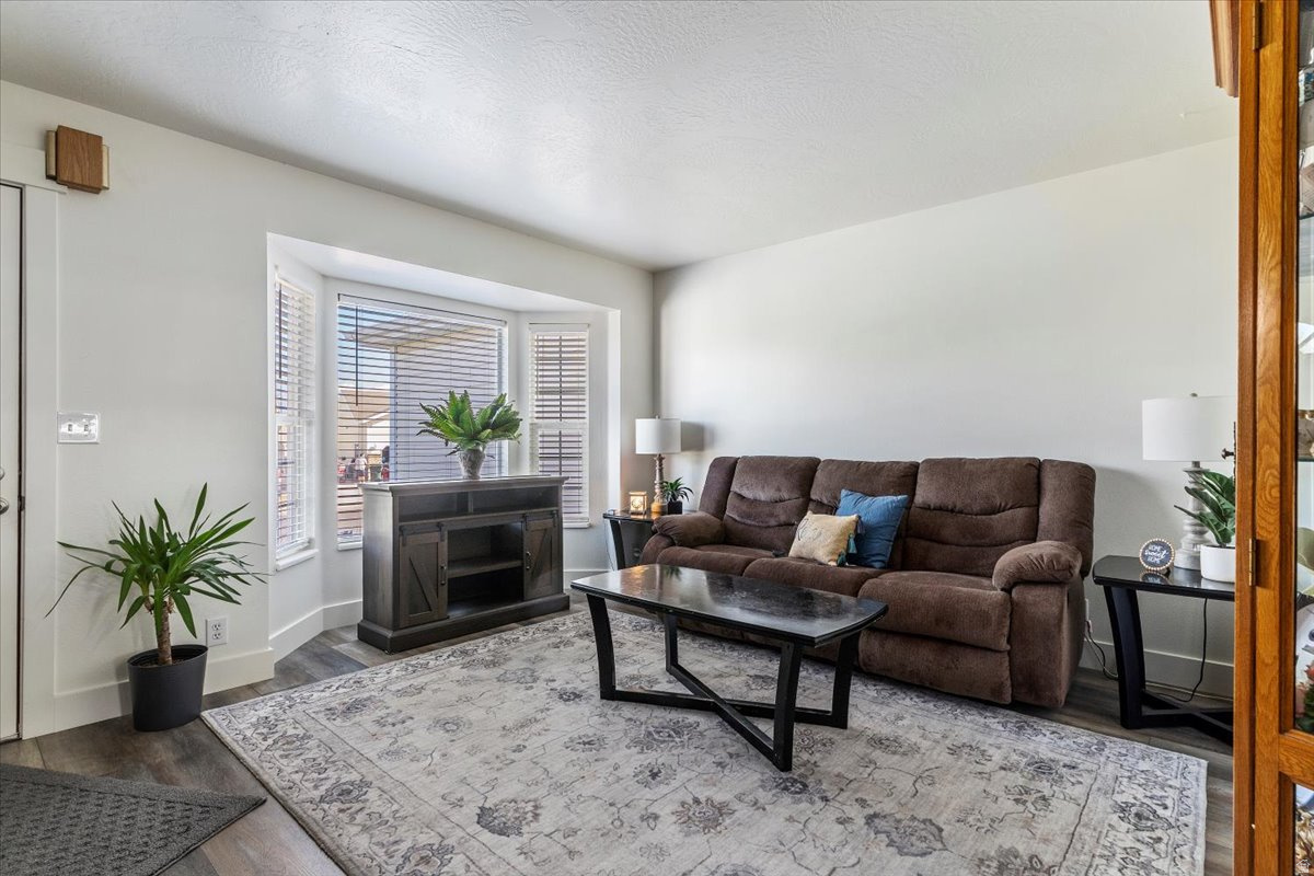 IRON WOOD - Residential