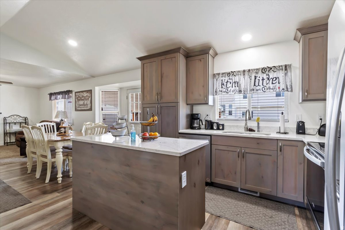 IRON WOOD - Residential