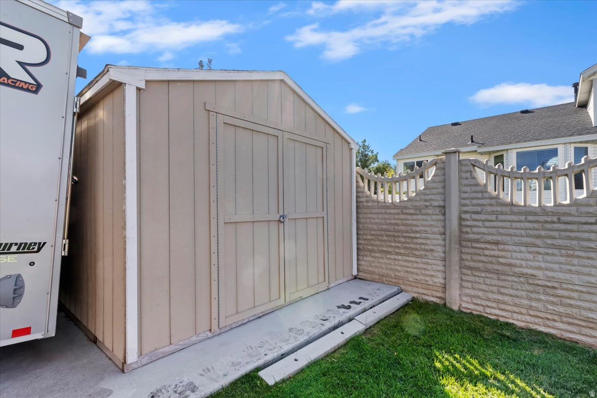 IRON WOOD - Residential