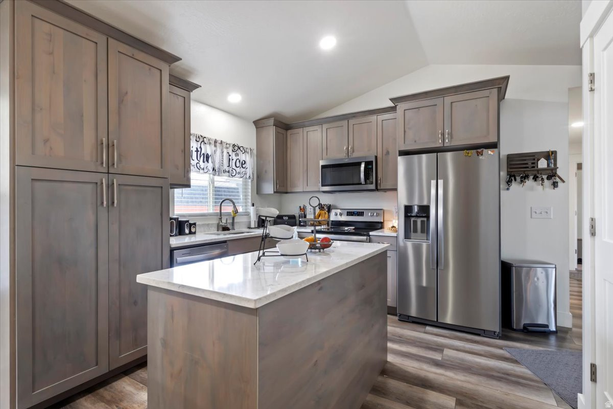 IRON WOOD - Residential