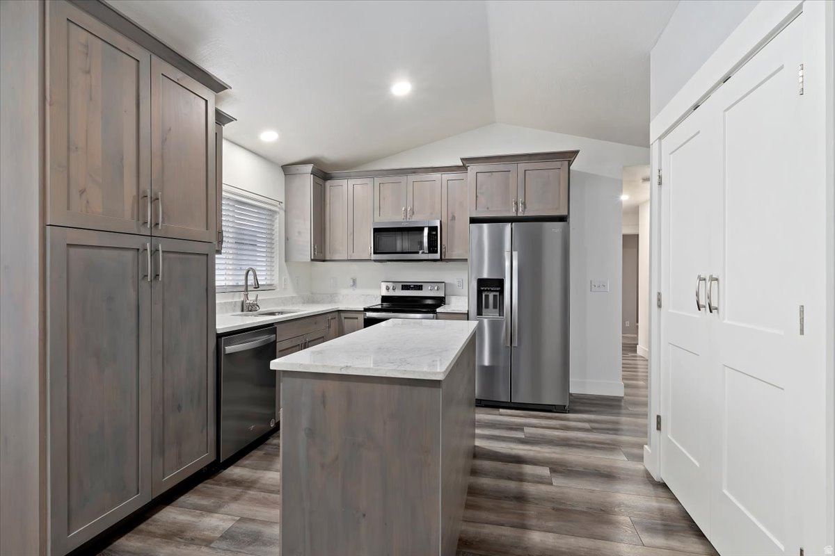 IRON WOOD - Residential