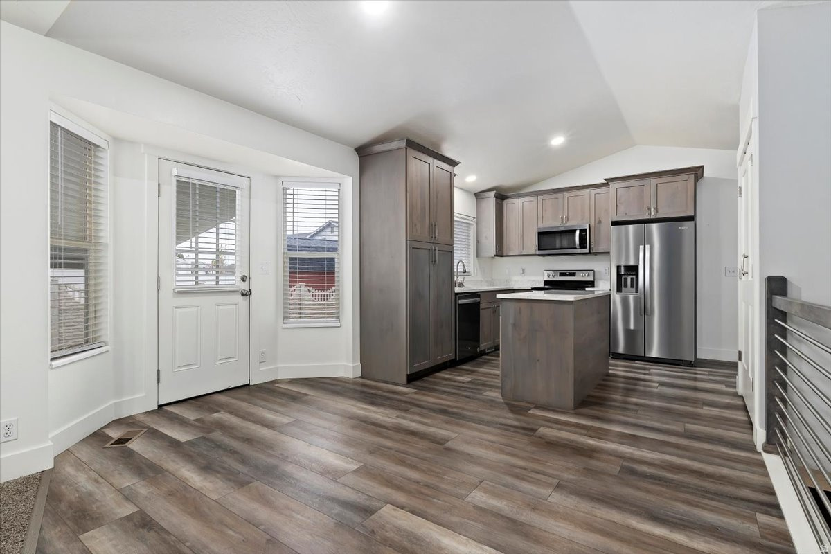 IRON WOOD - Residential