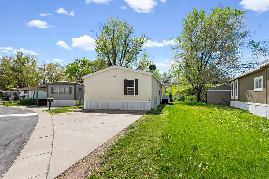 Welcome to this charming 3-bedroom, 2-bathroom mobile home in the heart of Riverdale! Move-in ready and full of comfort, this home offers a great layout with plenty of space to enjoy. Conveniently located near shopping, dining, schools, and major highways, making everyday errands and commuting simple. Community amenities include a playground and clubhouse, perfect for gathering with family and friends. Don't miss this great opportunity, schedule your private tour today!