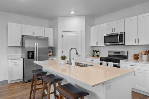 Tiny photo for 1538 S STAIRCASE WAY #4104, Washington, UT 84780 (MLS # 2121456)