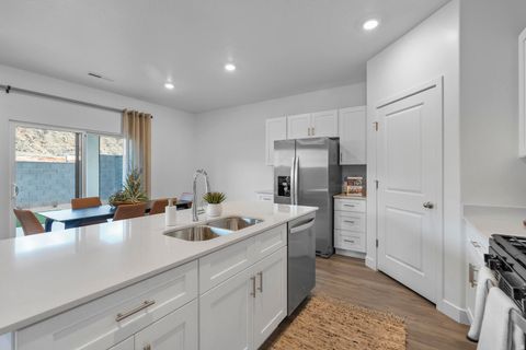 Tiny photo for 1538 S STAIRCASE WAY #4104, Washington, UT 84780 (MLS # 2121456)