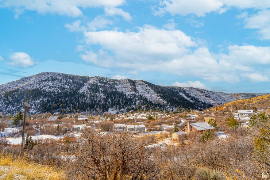 Build your dream home and/or cabin on this 1.39 acre property situated overlooking Samak Acres valley and beyond. Enjoy the magnificent view all year round.  Seller has: county approval for driveway, building lot plans, 5 Beaver and Shingle Creek water shares (included), survey of the land, lot lines are staked. Close to Mirror Lake, Park City, hiking, fishing, camping, skiing/snowboarding, snowmobiling, and so many more recreation and relaxing activities. No HOA